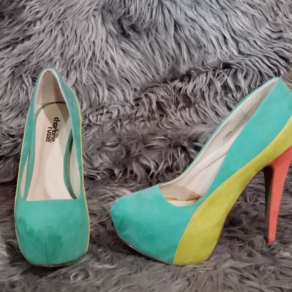 Multi colored pump